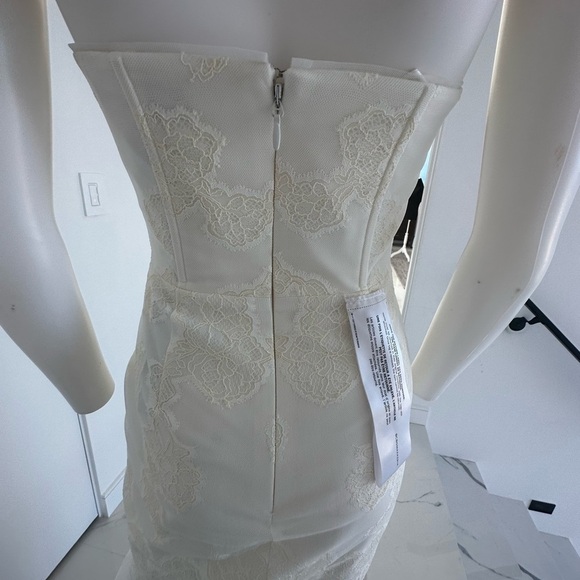 BCBGMAXAZRIA “Alyce” Strapless Lace & Tulle Mermaid Gown – Off White, Size 0 - Picture 12 of 17